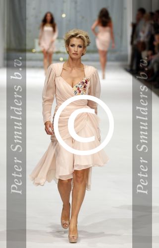 Amsterdam 19 september 2011
Modeshow Jos van Raak in de westergasfabriek met oa Kim Feenstra Quinty Trustfull Anouk Smulders Irene v d Laar en Froukje de Both.
Peter Smulders bv