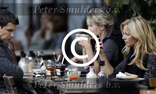 Amsterdam 19 september 2011
Candy Dulfer met haar vriend aan het lunchen en aan het winkelen.
Peter Smulders bv