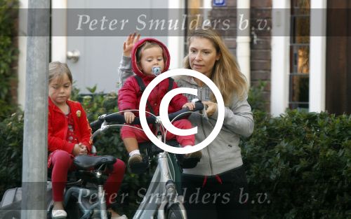 Haarlem 29 september 2011
Kaja Wolfers en Elle v Rijn wonen weer samen met hun kinderen in hun huis na problemen in relatie.
Peter Smulders bv