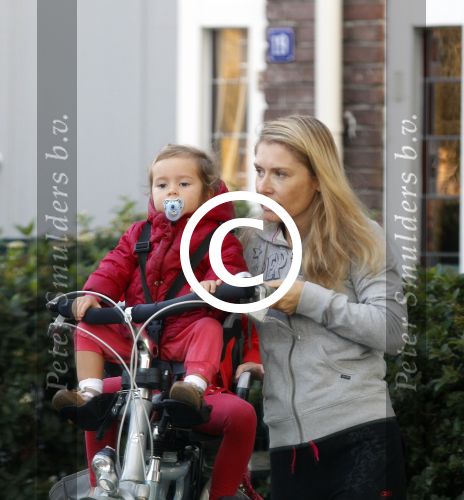 Haarlem 29 september 2011
Kaja Wolfers en Elle v Rijn wonen weer samen met hun kinderen in hun huis na problemen in relatie.
Peter Smulders bv