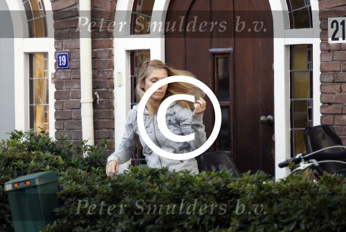 Haarlem 29 september 2011
Kaja Wolfers en Elle v Rijn wonen weer samen met hun kinderen in hun huis na problemen in relatie.
Peter Smulders bv
