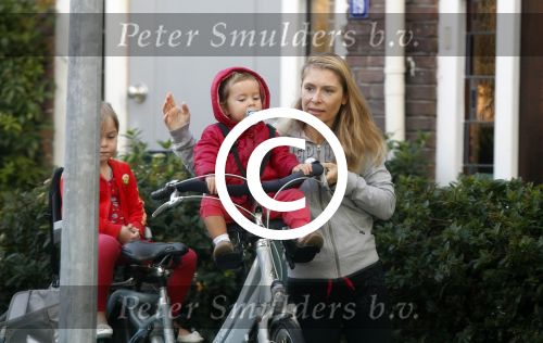 Haarlem 29 september 2011
Kaja Wolfers en Elle v Rijn wonen weer samen met hun kinderen in hun huis na problemen in relatie.
Peter Smulders bv