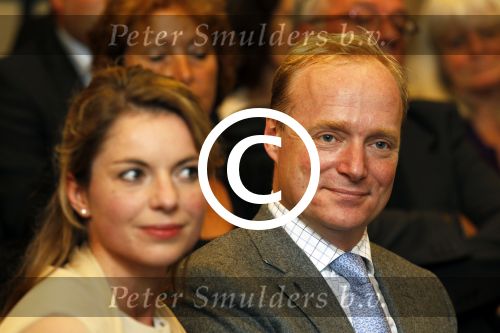 Den Haag 12 september 2011
Presentatie boek Annemarie Gualtherie v Weezel in nieuwspoort. Prins Carlos en Prinses irene zijn aanwezig als mede haat ouders. Neelie Kroes ontvangt het eerste boek in nieuwspoort.
Peter Smulders bv
