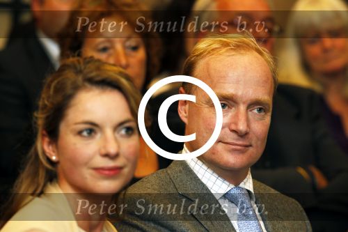 Den Haag 12 september 2011
Presentatie boek Annemarie Gualtherie v Weezel in nieuwspoort. Prins Carlos en Prinses irene zijn aanwezig als mede haat ouders. Neelie Kroes ontvangt het eerste boek in nieuwspoort.
Peter Smulders bv
