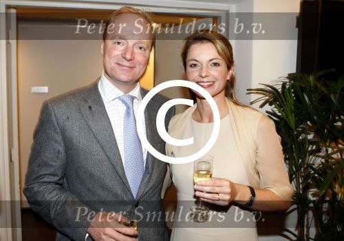 Den Haag 12 september 2011
Presentatie boek Annemarie Gualtherie v Weezel in nieuwspoort. Prins Carlos en Prinses irene zijn aanwezig als mede haat ouders. Neelie Kroes ontvangt het eerste boek in nieuwspoort.
Peter Smulders bv