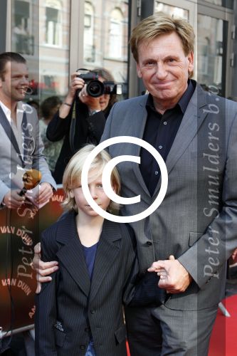 Amsterdam 25 september 2011
Premiere Andre v Duin in het nieuwe de la mar theater.Henny Huisman met kleinzoon
Peter Smulders bv