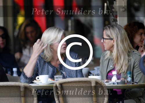 Amsterdam 15 september 2011
Irene Moors met vriendin op terras bij joffers.
Peter Smulders bv