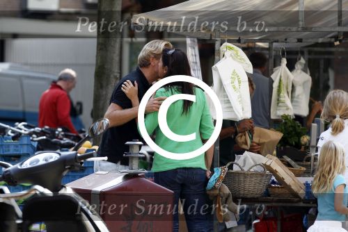 Amsterdam 24 september 2011
Isa Hoes met de man van Liesbeth kamerling op marktje in amsterdam zuid.
Peter Smulders bv