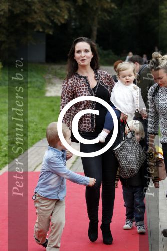 Amstelveen 21 september 2011
Premiere Fantasia met aanwezig de vrouw van Jeroen v Koningsbrugge met kinderen 
Peter Smulders bv