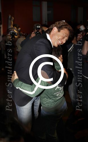 Bussum, 20 September 2011
Persviewing The Voice of Holland 2011
John de Mol Jr. knuffelt Roel v Velzen
Foto Peter Smulders BV