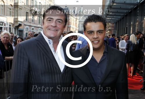Amsterdam 25 september 2011
Premiere Andre v Duin in het nieuwe de la mar theater. Johnny Kraaykamp jr met zoon Joep
Peter Smulders bv