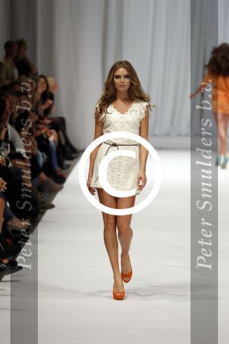 Amsterdam 19 september 2011
Modeshow Jos van Raak in de westergasfabriek met oa Kim Feenstra Quinty Trustfull Anouk Smulders Irene v d Laar en Froukje de Both.
Peter Smulders bv
