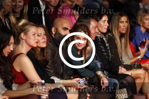 Vianen 15 september 2011
Modeshow Mix &Match van Danie Bles bij Miele. Lauren Verster met ex vriend
Peter Smulders bv