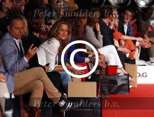 Vianen 15 september 2011
Modeshow Mix &Match van Danie Bles bij Miele. paulien Huizinga
Peter Smulders bv