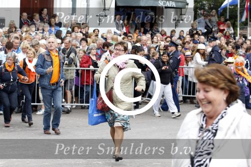 Den Haag 20 september 2011
Prinsjesdag in den haag met daarbij aanwezig Koningin Beatrix Prins Willem Alexander Maxima Pieter v Vollenhoven Prinses Margriet Prins Constantijn en prinses Laurentien. publiek bij prinsjesdag
Peter Smulders bv