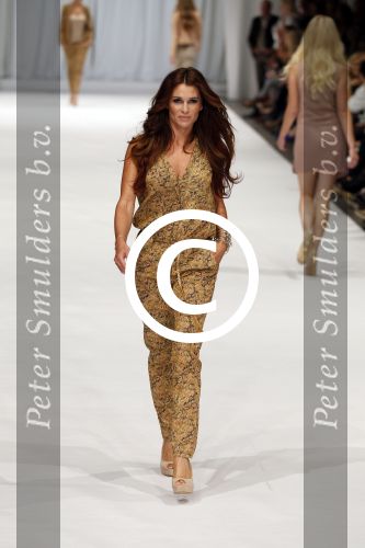 Amsterdam 19 september 2011
Modeshow Jos van Raak in de westergasfabriek met oa Kim Feenstra Quinty Trustfull Anouk Smulders Irene v d Laar en Froukje de Both.
Peter Smulders bv