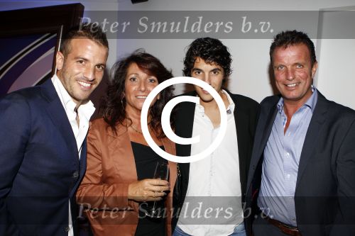 Amsterdam 26 september 2011
Rafael v d Vaart en Sylvie v d Vaart bij onthulling van hun beelden in madame Tussaud. rafael met vader moeder en broer
Peter Smulders bv