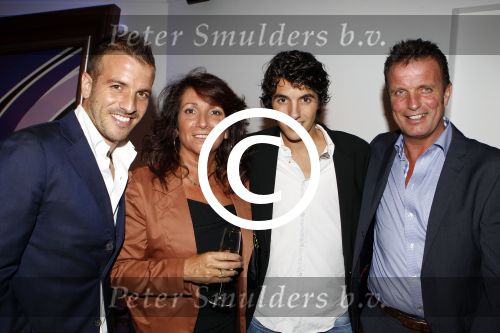 Amsterdam 26 september 2011
Rafael v d Vaart en Sylvie v d Vaart bij onthulling van hun beelden in madame Tussaud. rafael met vader moeder en broer
Peter Smulders bv