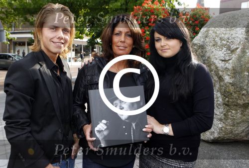 Hilversum 23 september 2011
Presentatie boek en cd\'s van Andre Hazes. Rachel Dre jr en Roxeanne zijn aanwezig .
Peter Smulders bv