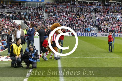 Eindhoven 18 september 2011
PSV-AJAX 2-2. Ruud Gullit en zijn zoon Max aanwezig als analist.
Peter Smulders bv