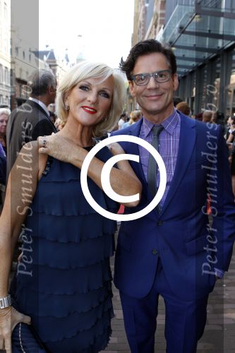 Amsterdam 25 september 2011
Premiere Andre v Duin in het nieuwe de la mar theater. Tineke schouten met stylist
Peter Smulders bv