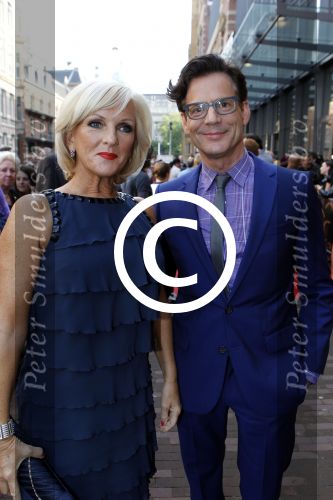 Amsterdam 25 september 2011
Premiere Andre v Duin in het nieuwe de la mar theater. Tineke schouten met stylist
Peter Smulders bv