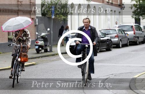Amsterdam 17 september 2011
Tom en Janke Dekker onder de paraplu.
Peter Smulders bv