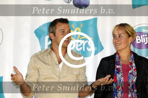 Amsterdam 27 september 2011
Wendy v Dijk en Winston Gerschtanowitz jureren bij de blijste baby van nederland georganiseerd door pampers.
Peter Smulders bv