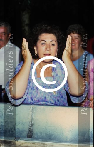 Lourdes, 24 Juli 1983
ZZN (zangeres zonder naam) met oud vriendin Godelieve
Foto Peter Smulders BV