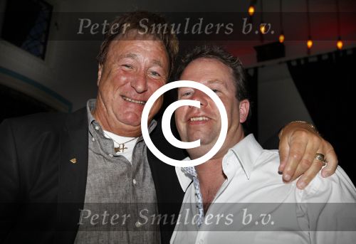 Breda, 25 September 2011
Corry Konings viert samen met familie en vrienden haar 60e verjaardag.
Zangere Peter smulders Zanger samen met zanger Rob Grijsbach
Foto Peter Smulders BV