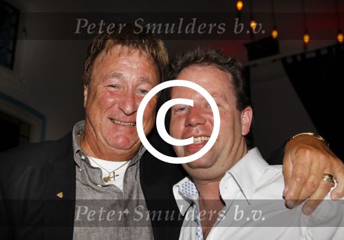 Breda, 25 September 2011
Corry Konings viert samen met familie en vrienden haar 60e verjaardag.
Zangere Peter smulders Zanger samen met zanger Rob Grijsbach
Foto Peter Smulders BV