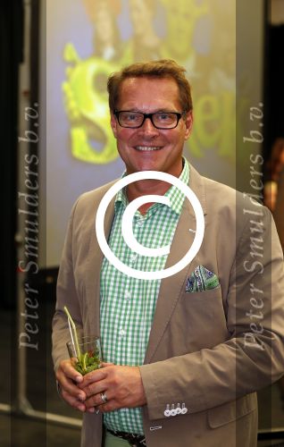 Amsterdam 19 september 2012
Presentatie musical Shrek met Paul Groot Kim Lian v d Meij Rogier Komproe en William Spaaij. Produyktie van Albert Verlinden.
Peter Smulder bv