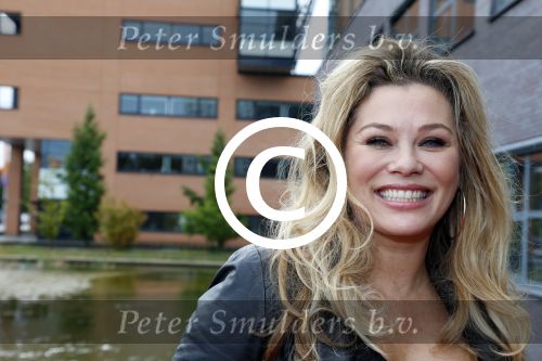 Hilversum 3 oktober 2012
Presentatie cd Django Wagner. Antje Monteiro reikt de eerst cd uit.
Peter Smulders bv