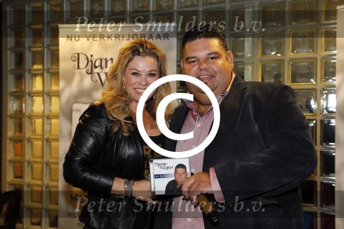 Hilversum 3 oktober 2012
Presentatie cd Django Wagner. Antje Monteiro reikt de eerst cd uit.
Peter Smulders bv