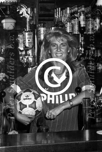 1983 Aris v d Velden van Cafe Jo d\'n Urste uit Valkenswaard als Flitsgirl voor de PSV Flits
Foto Peter Smulders BV