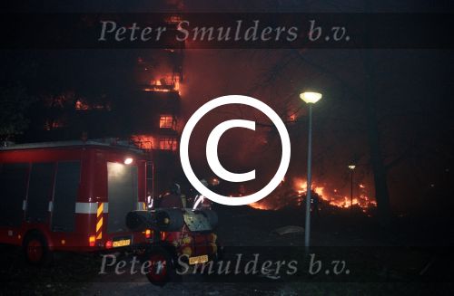 Amsterdam, 4 Oktbber 1992, inmiddels 20 jaar geleden (2012) voltrok de Bijlmerramp doordat een Boeing 747 vrachtvliegtuig van El Al neerstortte op de flats Groeneveen en Klein-Kruitberg.
Er overleden 43 mensen en heel veel mensen zijn levend verbrand of hebben veel brandwonden opgelopen.
Foto Peter Smulders BV