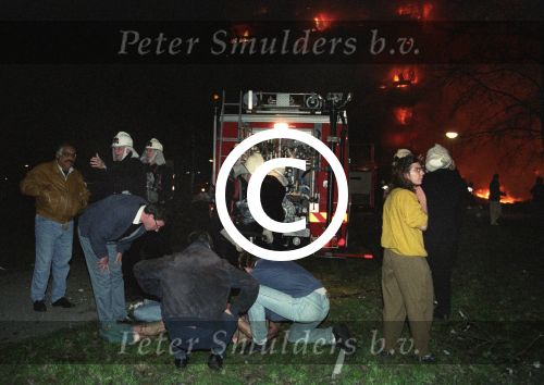 Amsterdam, 4 Oktbber 1992, inmiddels 20 jaar geleden (2012) voltrok de Bijlmerramp doordat een Boeing 747 vrachtvliegtuig van El Al neerstortte op de flats Groeneveen en Klein-Kruitberg.
Er overleden 43 mensen en heel veel mensen zijn levend verbrand of hebben veel brandwonden opgelopen.
Foto Peter Smulders BV