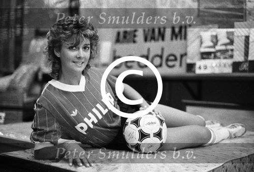 Eindhoven, 4 Maart 1983
flitsgirl Carin t Lam voor de PSV Flits
Carin Methorst
a.methorst7@upcmail.nl
Foto Peter Smulders BV