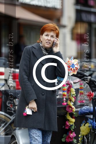 Amsterdam 14 september 2012
Chazia Mourali bellend op straat.
Peter Smulders bv