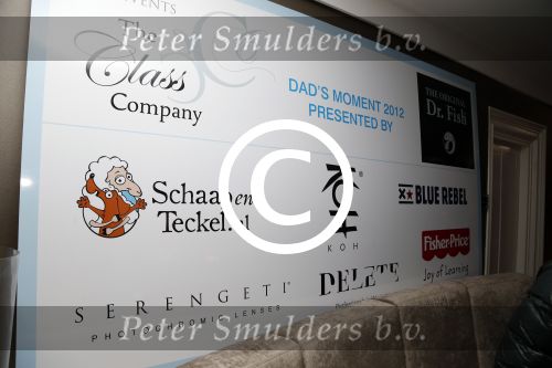 Amsterdam 1 oktober 2012
Das\'s moment bij dr Fish. De bekende mannen reden in een renault Twizzy.
Peter Smulders bv