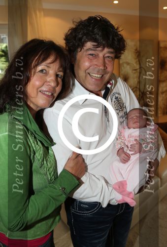 Wardenburg Duitsland), 27 September 2012
Dennie Christian met zijn vrouw Roswitha, hun dochter Romina met man en dochter
Foto Peter Smulders BV