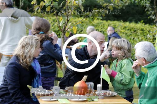 Almere 22 september 2012
Diederik Samsom en zijn vrouw en kinderen aan het IVN natuurontbijt in Almere Haven.
Peter Smulders bv