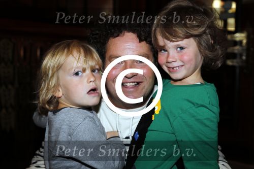 Amsterdam 20 september 2012
Premiere sinterklaas film in Tuschinski. Dirk Zeelenberg met kinderen
Peter Smulders bv