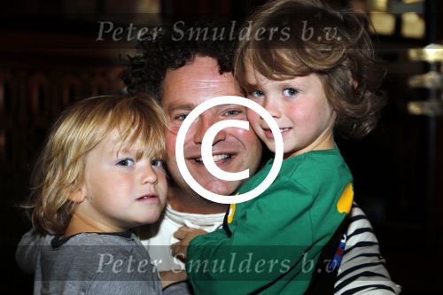 Amsterdam 20 september 2012
Premiere sinterklaas film in Tuschinski. Dirk Zeelenberg met kinderen
Peter Smulders bv