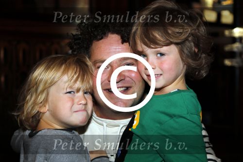 Amsterdam 20 september 2012
Premiere sinterklaas film in Tuschinski. Dirk Zeelenberg met kinderen
Peter Smulders bv