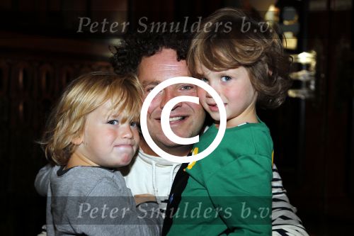 Amsterdam 20 september 2012
Premiere sinterklaas film in Tuschinski. Dirk Zeelenberg met kinderen
Peter Smulders bv