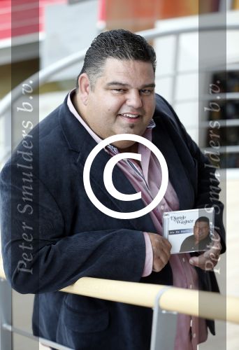 Hilversum 3 oktober 2012
Presentatie cd Django Wagner. Antje Monteiro reikt de eerst cd uit.
Peter Smulders bv