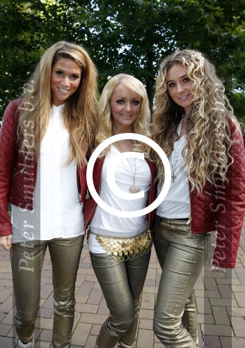 Amsterdam 7 oktober 2012
Premiere Sien en Diego de magische bron van Myra in Pathe Arena
met Jada Borsato Peter Faber en Hrold Verwoert ( coole piet Diego) in de hoofdrollen. Djumbo
Peter Smulders bv