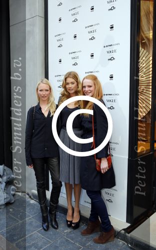 Amsterdam 4 oktober 2012
Doutzen Kroes opent de G Star woman winkel in Amsterdam. Doutzen Kroes met beste vriendinnen
Peter Smulders bv