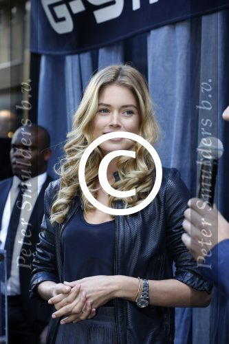 Amsterdam 4 oktober 2012
Doutzen Kroes opent de G Star woman winkel in Amsterdam.
Peter Smulders bv